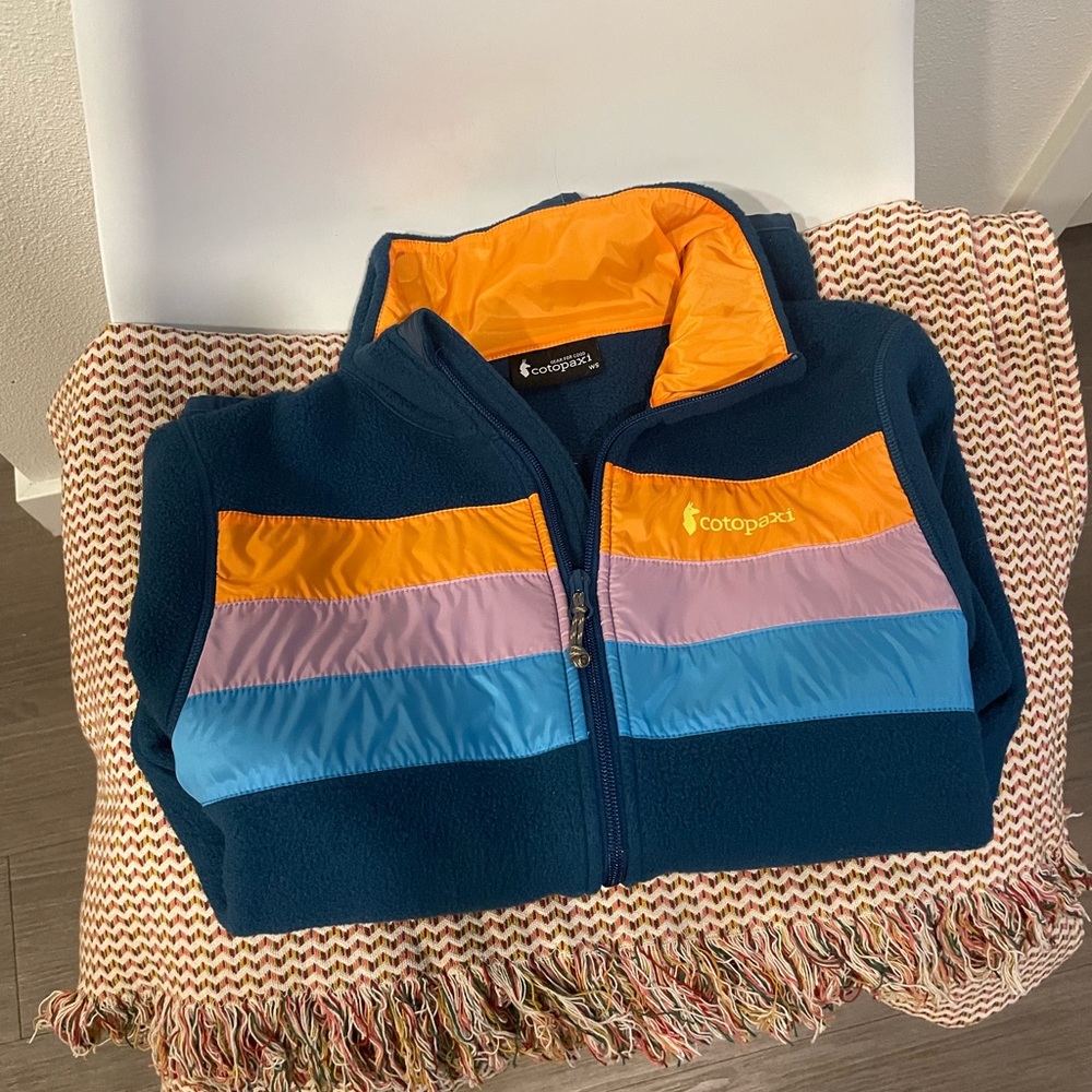 Cotopaxi zip up jacket!